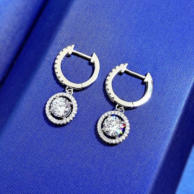 Boucles d'oreilles percées rondes en diamant blanc rafraîchissant💎