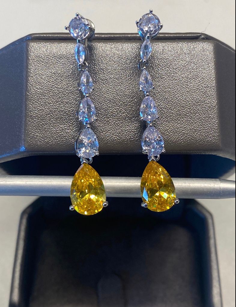 Boucles d'oreilles percées jaune saphir raffinées💎