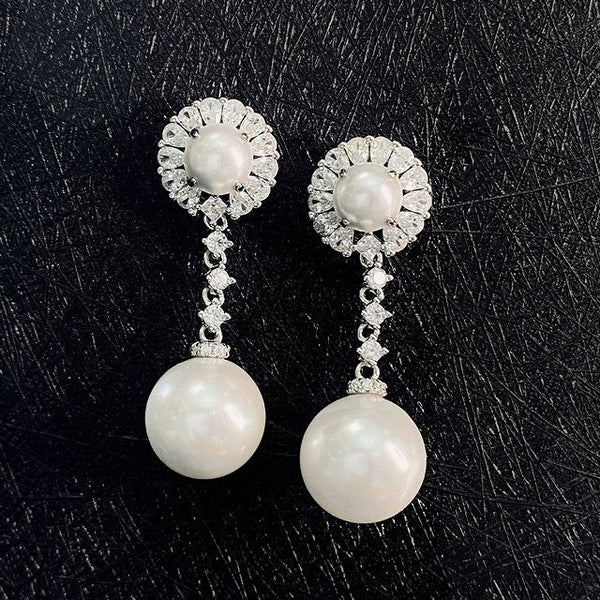 Boucles d'oreilles percées classiques en perles rondes et diamants blancs💎