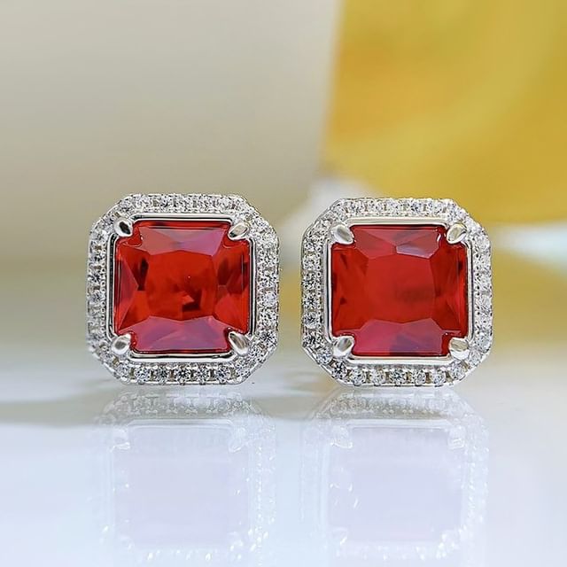 Boucles d'oreilles percées carré rouge rubis classique💎