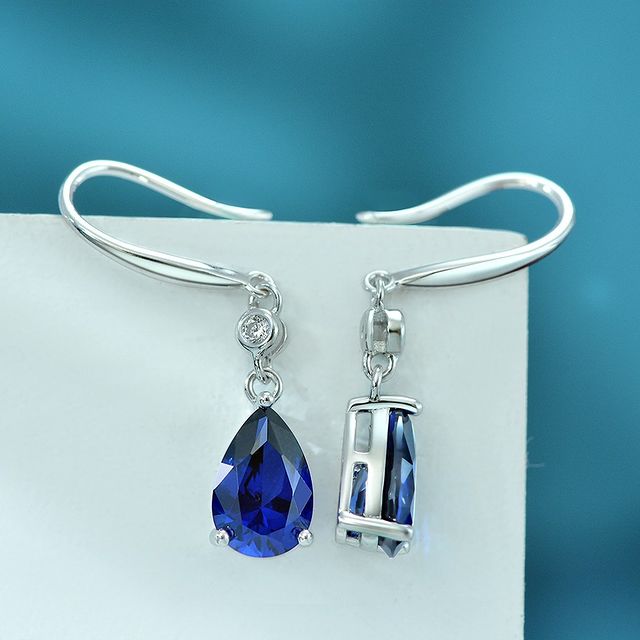 Boucles d'oreilles percées goutte d'eau bleu saphir décent 💎